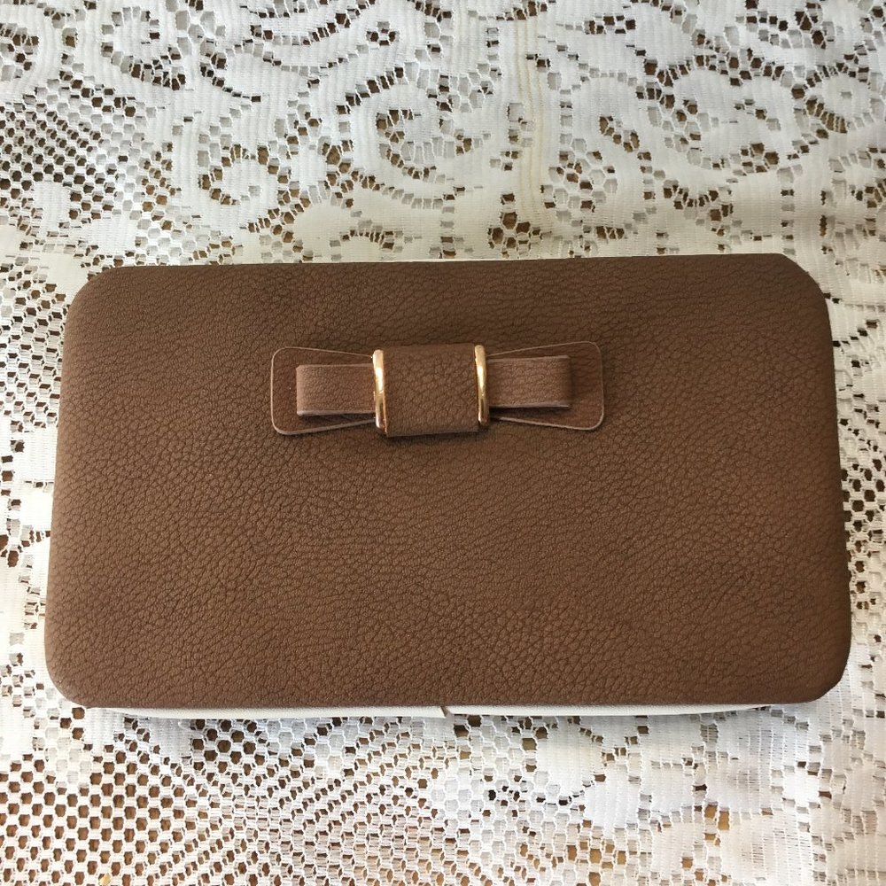 NIB WOMEN'S BROWN W/IVORY TRIM WRISTLET WALLET - Picture 7 of 13